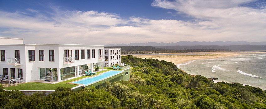 A superb villa on a clifftop on the South African coast