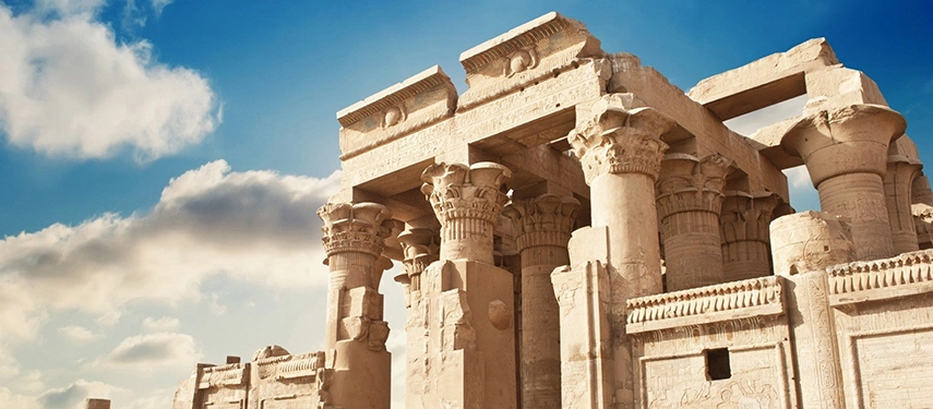 The columns of Kom Ombo Temple stand luminous against a brilliant sky, revealing exquisite ancient craftsmanship.