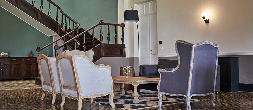 Colonial hues in the lounge at Roca Sundy